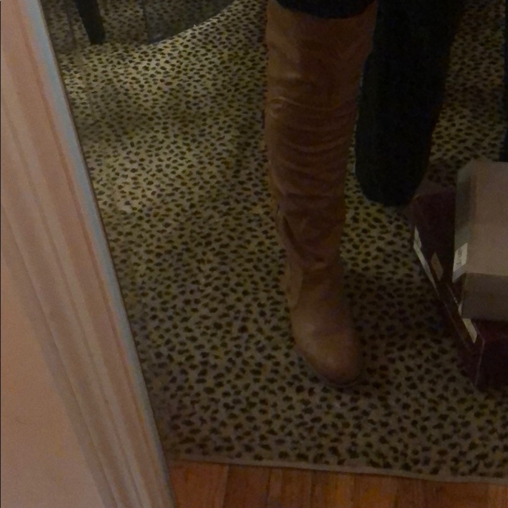 Boots - Picture 4 of 5